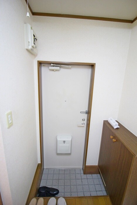 物件内観写真16　(玄関)