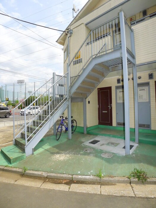 物件外観写真2　(エントランス部分)