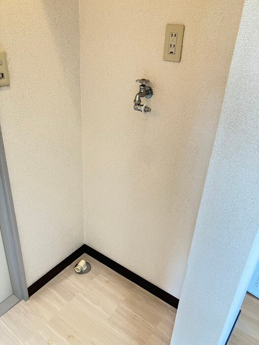 物件内観写真16　(洗濯機置場)