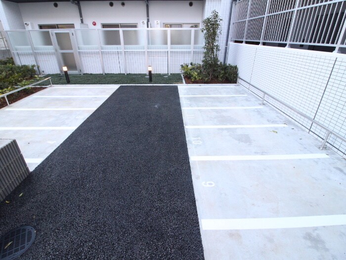 物件外観写真4　(バイク置き場)