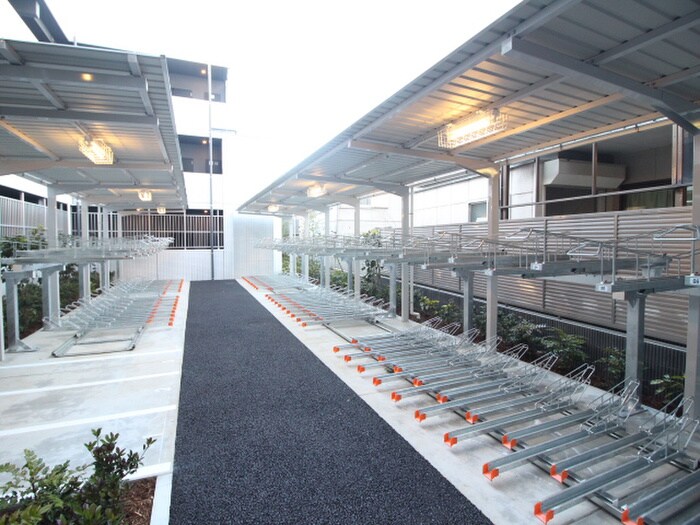 物件外観写真5　(駐輪場)