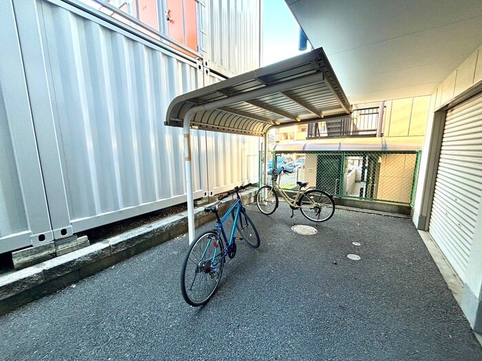 物件外観写真6　(駐輪場)