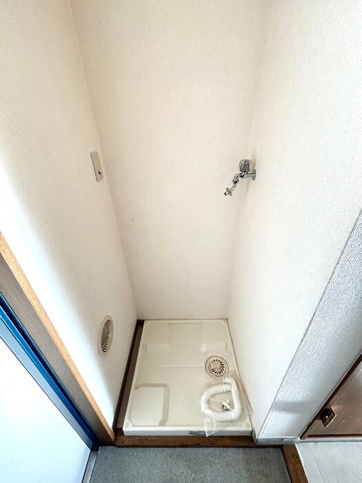 物件内観写真14　(洗濯機置場)