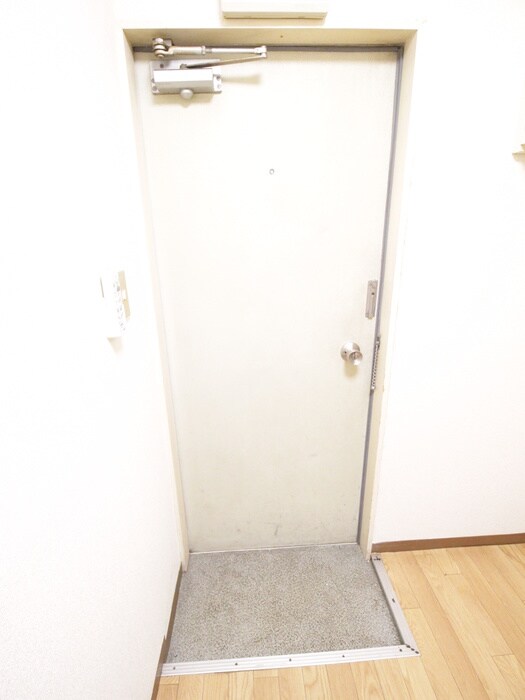 物件内観写真11　(玄関)