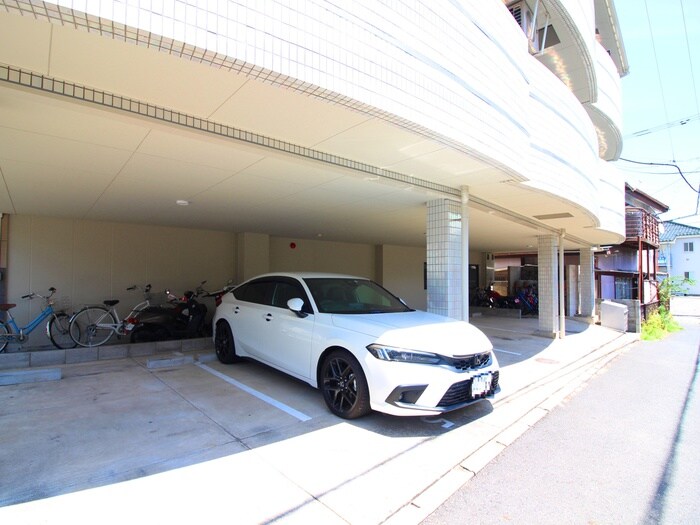 物件外観写真4　(駐車場)