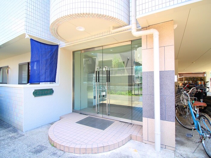 物件外観写真6　(エントランス部分)