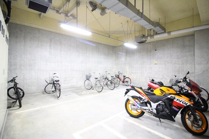 物件外観写真4　(駐輪場)