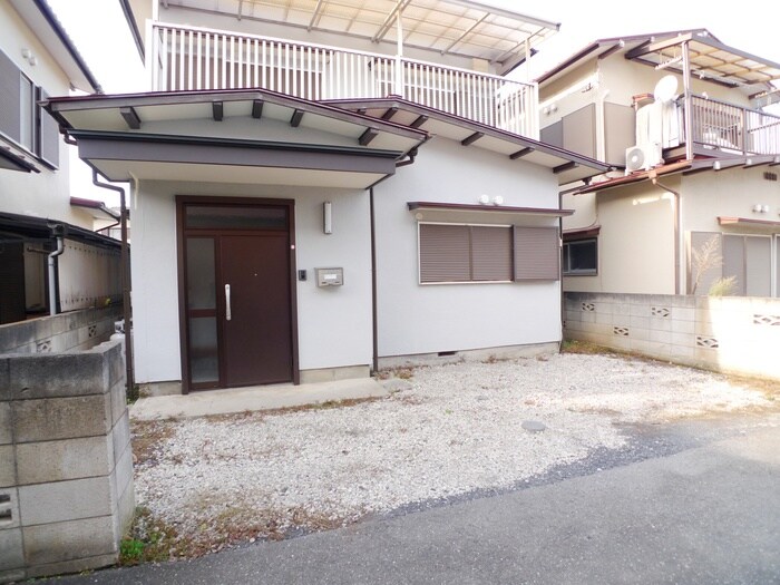 物件外観写真2　(駐車場)