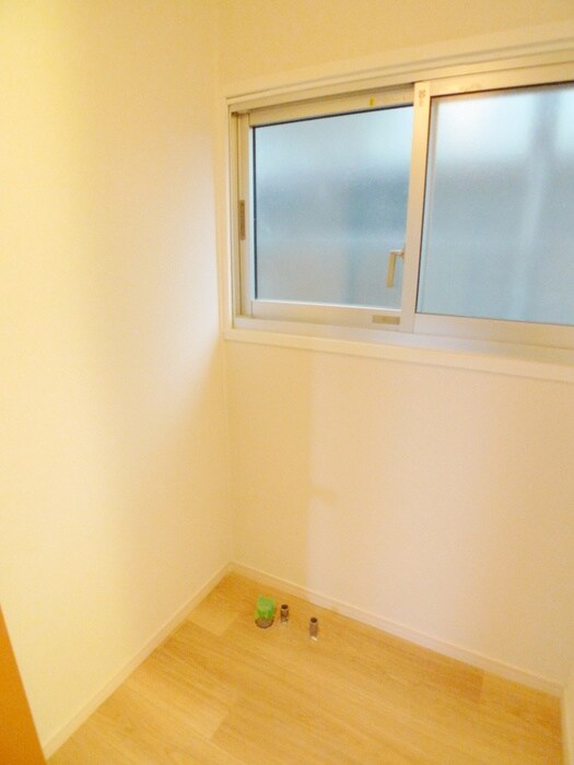 物件内観写真12　(洗濯機置場)