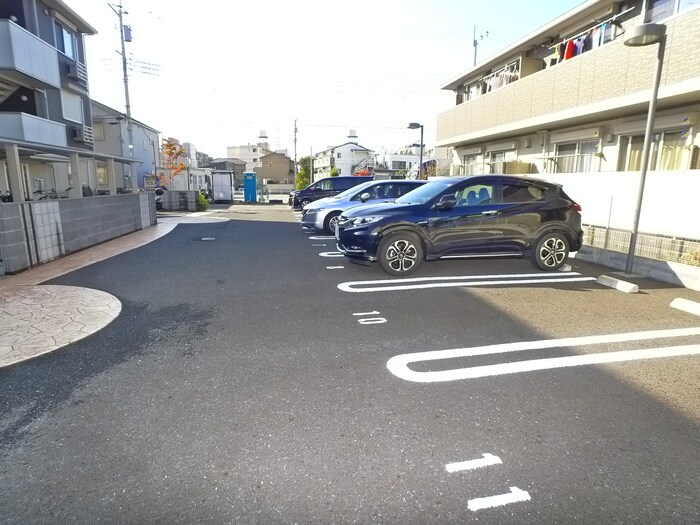 物件外観写真5　(駐車場)