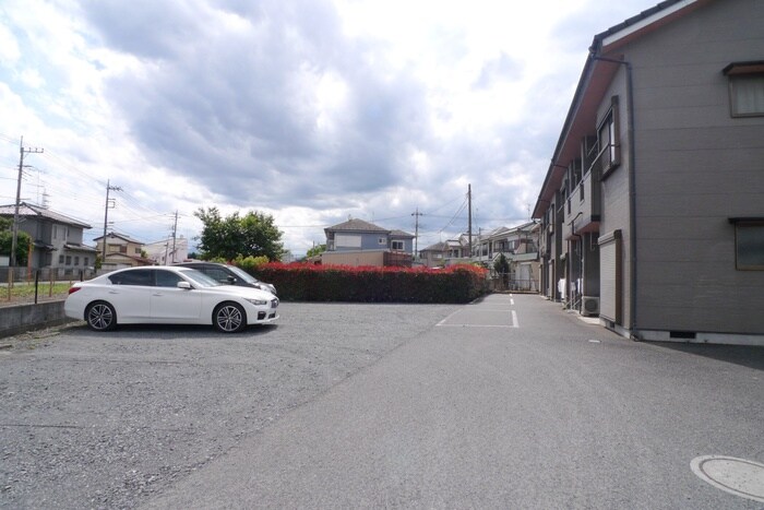 物件外観写真2　(駐車場)