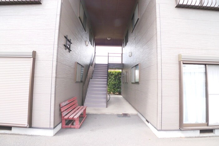 物件外観写真3　(エントランス部分)