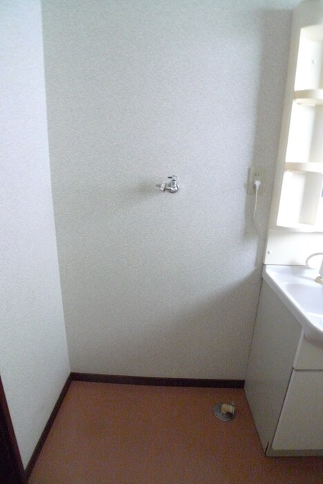 物件内観写真14　(洗濯機置場)