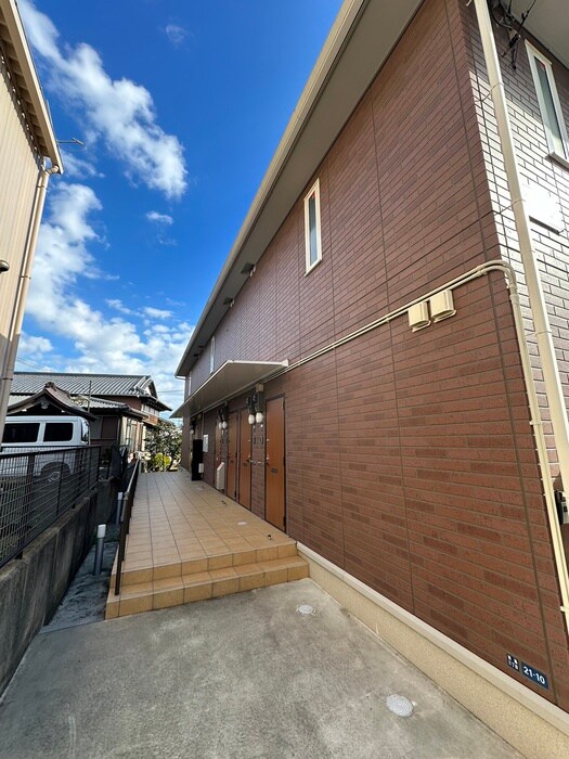 物件外観写真4　(エントランス部分)