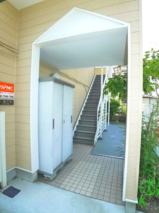 物件外観写真5　(エントランス部分)