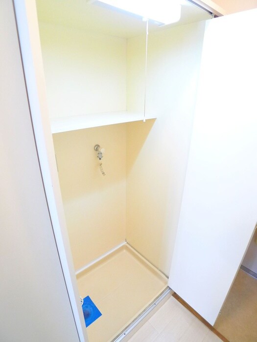 物件内観写真12　(洗濯機置場)