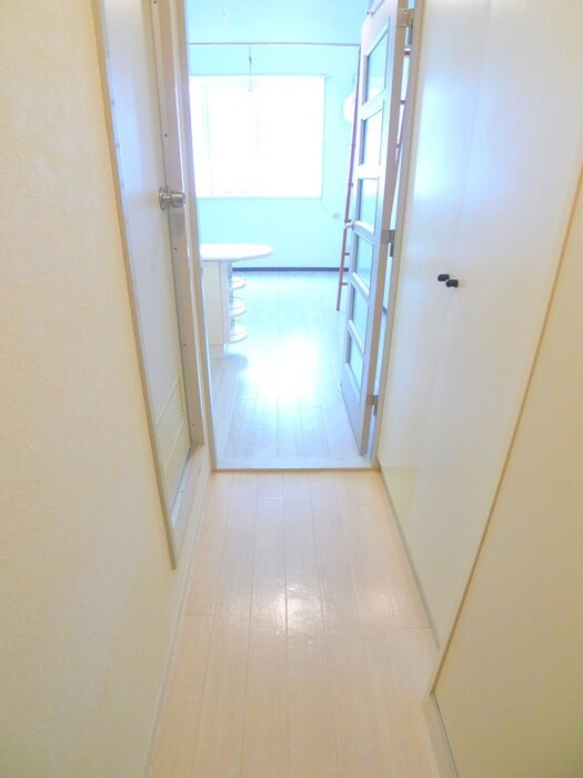 物件内観写真14　(廊下)