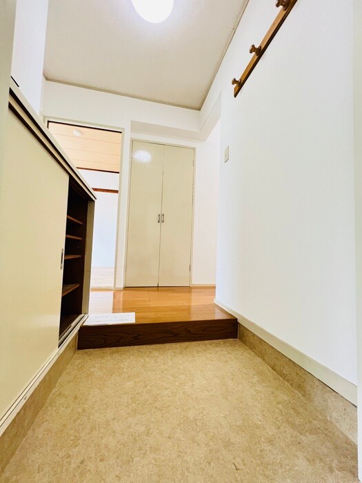 物件内観写真13　(玄関)