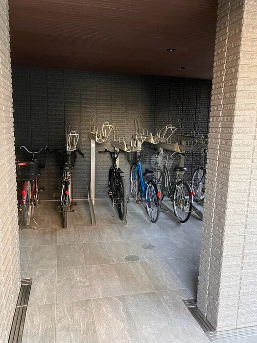 物件外観写真4　(駐輪場)