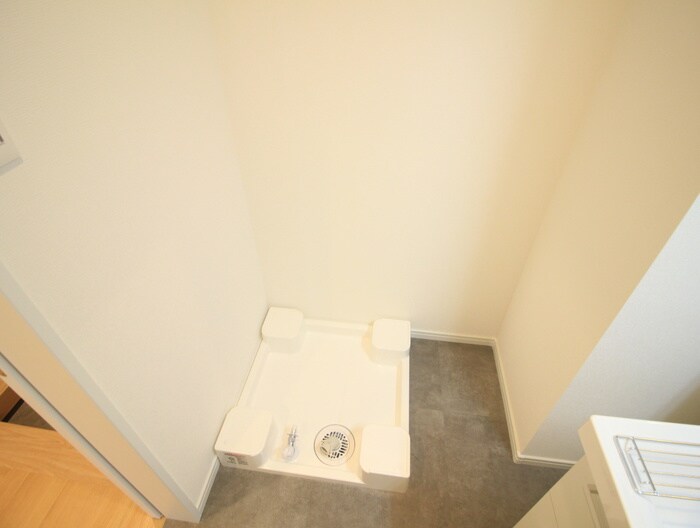 物件内観写真11　(洗濯機置場)