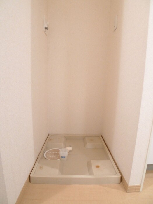 物件内観写真14　(洗濯機置場)