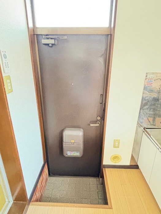 物件内観写真16　(玄関)