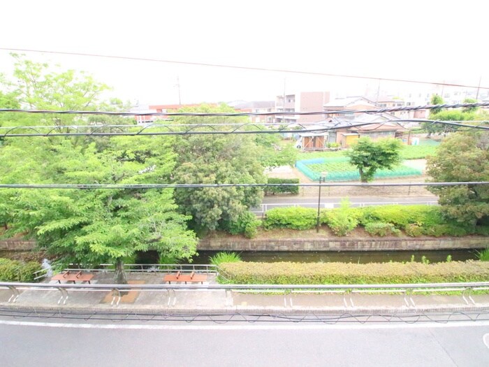 物件内観写真16　(室内からの展望)