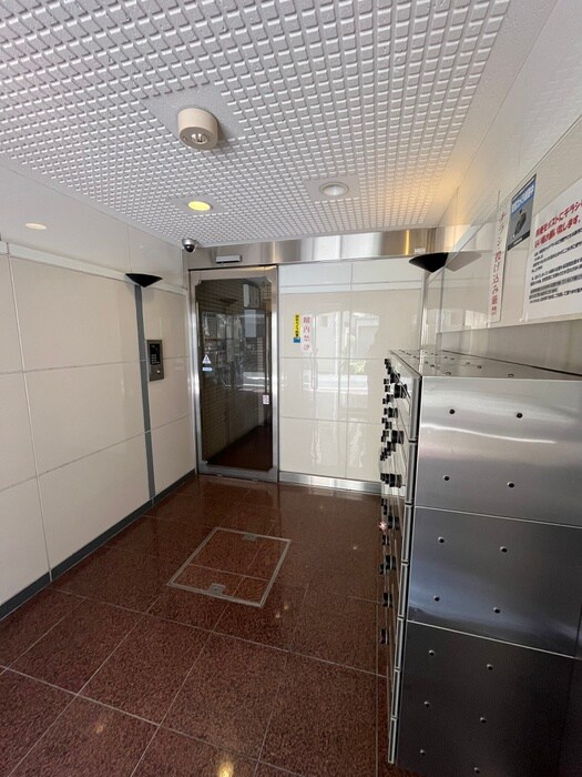 物件外観写真4　(エントランス部分)