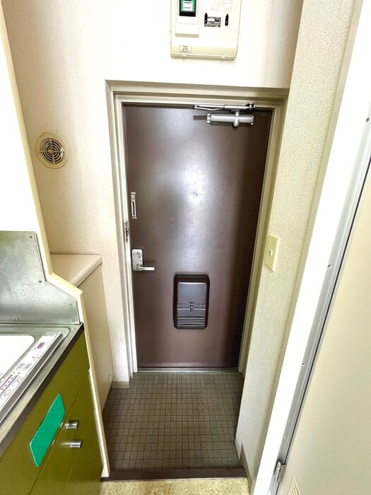 物件内観写真18　(玄関)