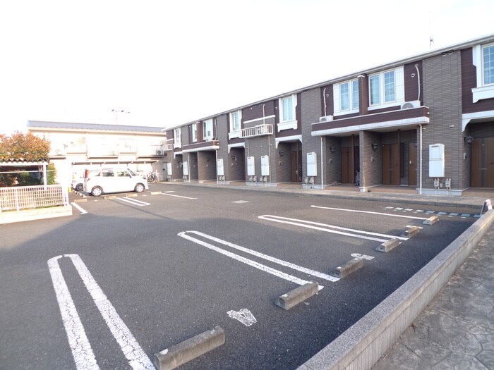 物件外観写真2　(駐車場)