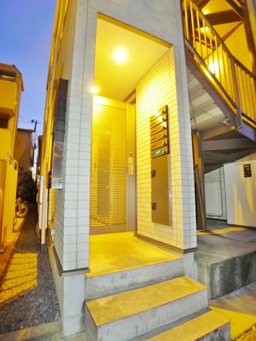 物件外観写真3　(エントランス部分)