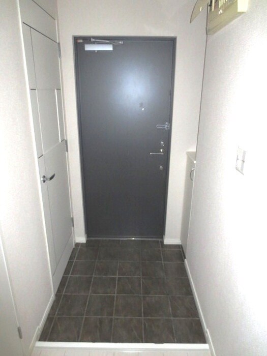 物件内観写真7　(玄関)