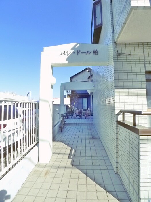 物件外観写真4　(エントランス部分)