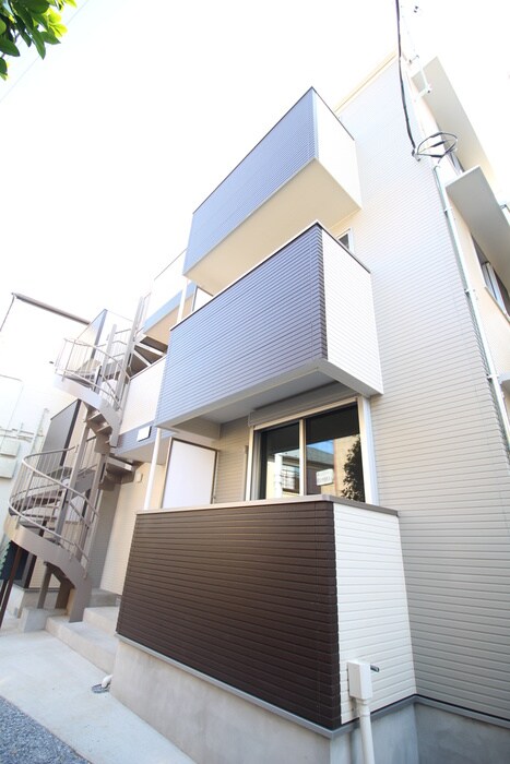 物件外観写真2　(エントランス部分)