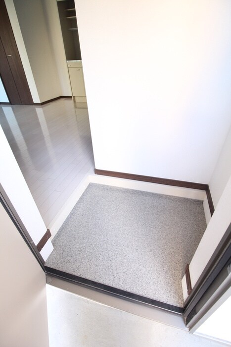 物件内観写真13　(玄関)