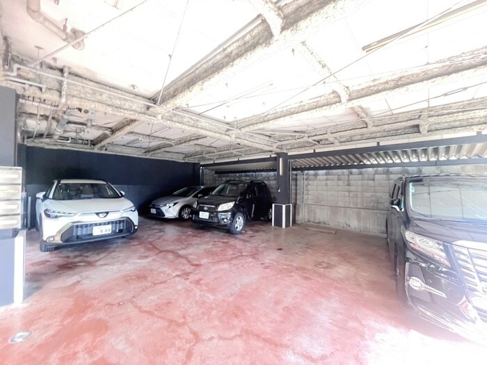 物件外観写真5　(駐車場)