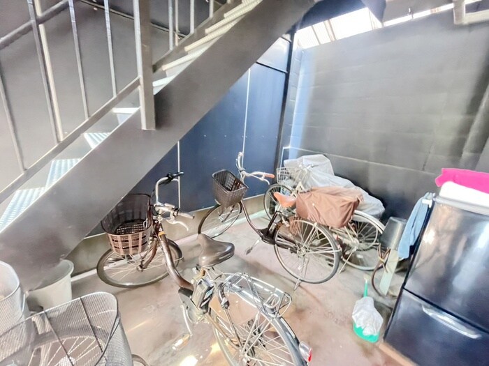 物件外観写真6　(駐輪場)