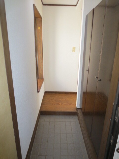 物件内観写真11　(玄関)