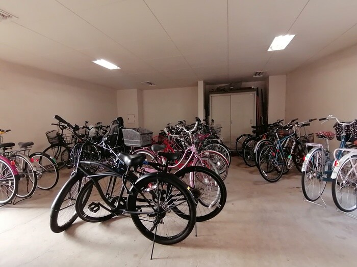 物件外観写真4　(駐輪場)