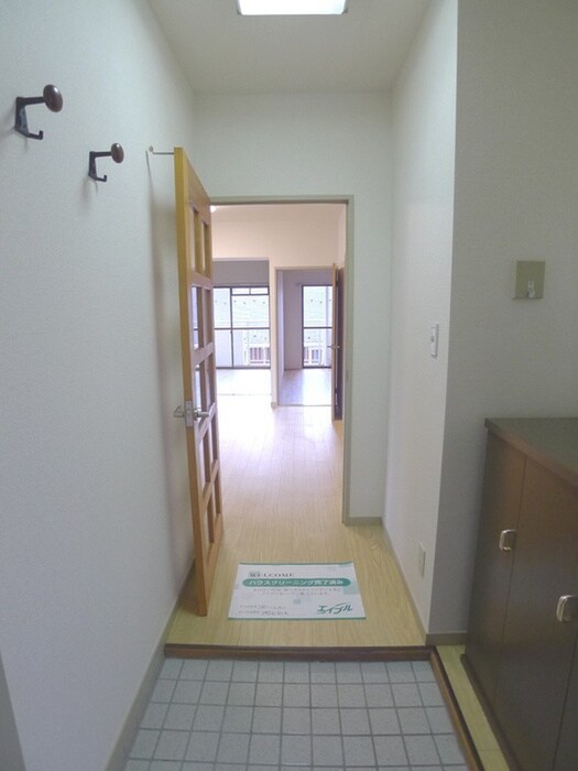 物件内観写真15　(玄関)