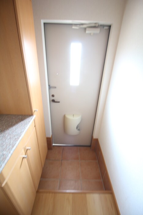 物件内観写真9　(玄関)