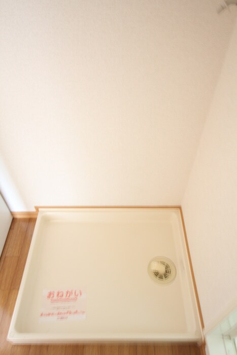 物件内観写真12　(洗濯機置場)