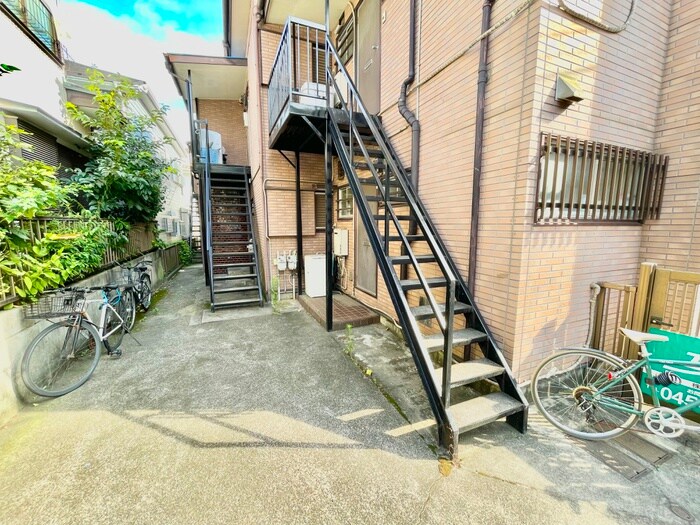 物件外観写真3　(エントランス部分)