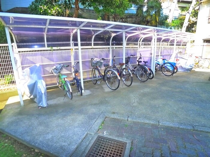 物件外観写真3　(駐輪場)