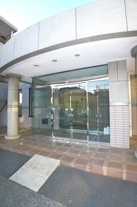 物件外観写真6　(エントランス部分)