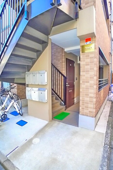 物件外観写真3　(エントランス部分)