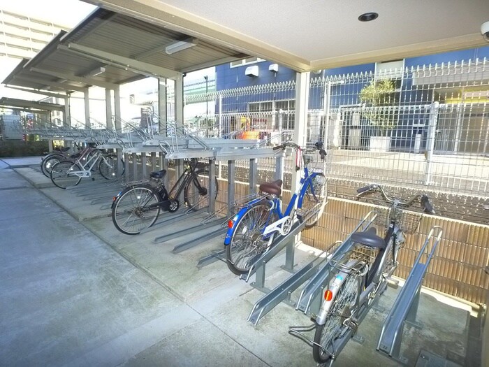 物件外観写真4　(駐輪場)