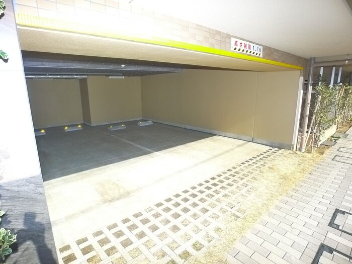 物件外観写真5　(駐車場)