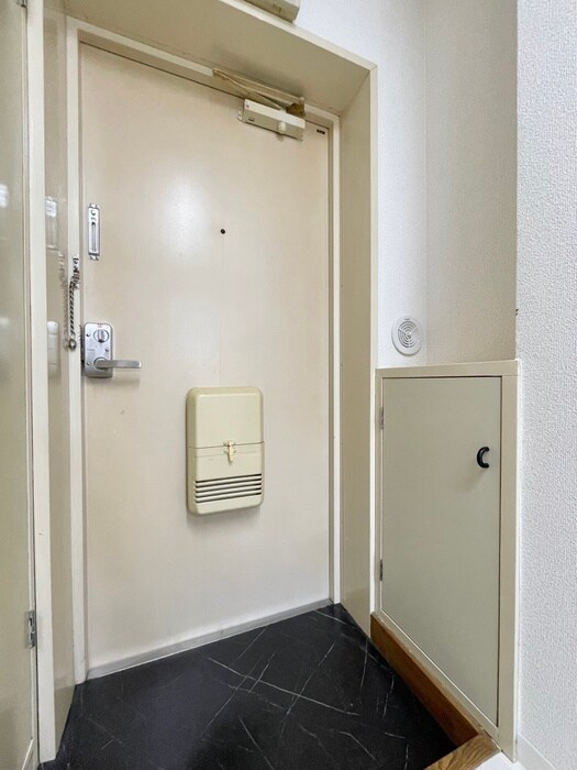 物件内観写真13　(玄関)