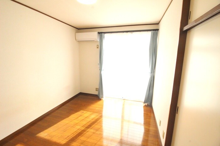 物件内観写真2　(居室)